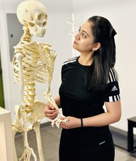 Book an Appointment with Aliya Malek for Osteopathy